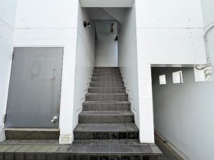 2階に上がる階段 2階に上がる階段