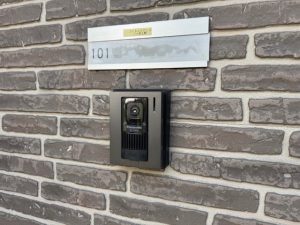 玄関ドア（テレビモニターフォン付）