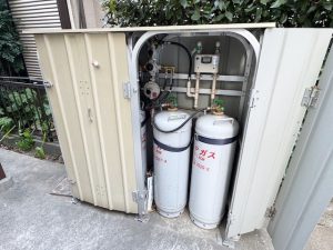プロパンガス置き場