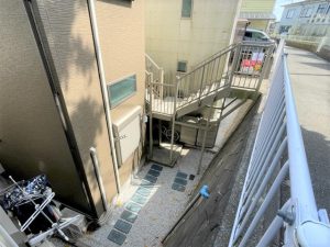 建物西側
