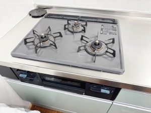 三口のコンロ