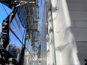 建築中