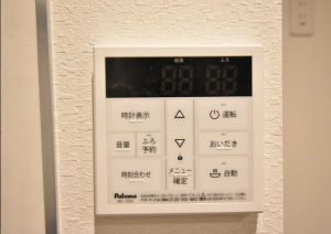 お湯張り予約と追い炊き機能付き