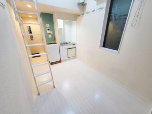 窓が多く明るいお部屋です 窓が多く明るいお部屋です