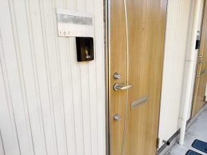 玄関ドア（ダブル鍵）