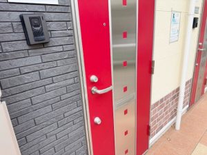 玄関ドア（ダブル鍵）