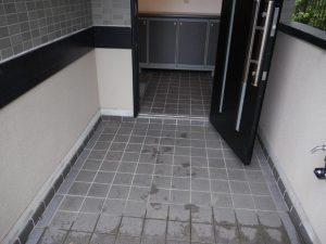 広々した玄関で段差も少ないです