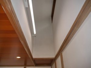 リビングダイニング吹き抜けは電動で窓が開きます