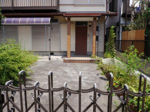 古家があり多少手を加えればまだまだ使用可能です