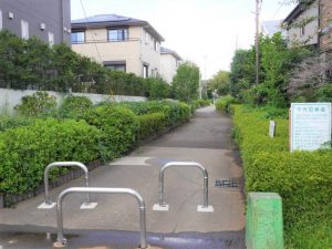 東側遊歩道