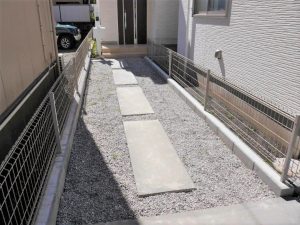 2号棟玄関までのアプローチ