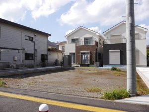 三方向道路・隣地通路なので開放感があります