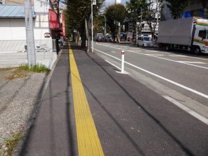 歩道があるので安心です