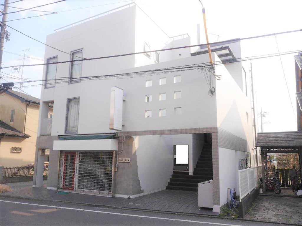 1階事務所と地下の倉庫内見可能です