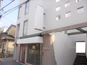 1階事務所には袖看板設置可能