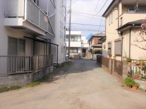 裏手駐車場より撮影