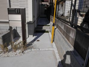 2号棟玄関アプローチ