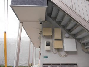 敷地内に防犯カメラ2台設置