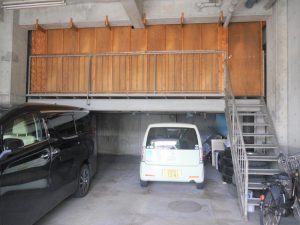 1階駐車スペース＋倉庫